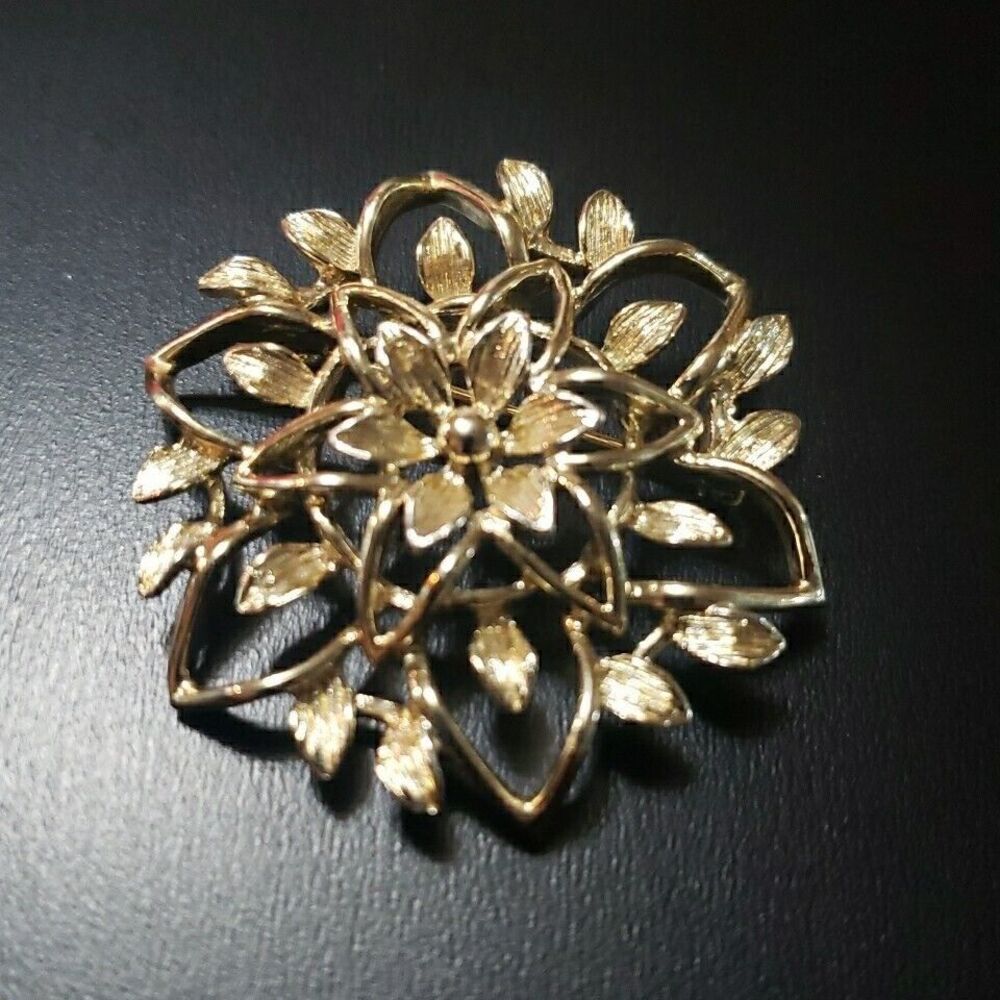 Vintage Gold-Tone Floral Filigree Brooch Pin Jewelry Accessory Sarah Coventry
